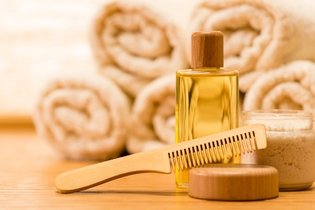 Imagem ilustrativa do artigo Como usar óleo de rícino no cabelo e na pele