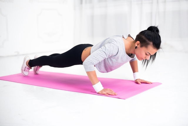 Cómo es el ejercicio de 8 minutos para marcar el abdomen y ganar masa  muscular