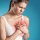 8 Síntomas de infarto en las mujeres (y qué hacer)