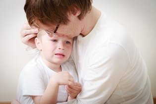 Imagen ilustrativa del artículo ¿Qué hacer cuando el niño se golpea en la cabeza?