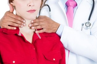Imagen ilustrativa del artículo 8 síntomas de problemas de tiroides 