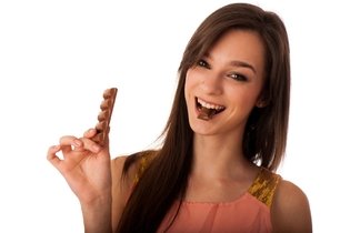 Imagem ilustrativa do artigo Comer 1 quadradrinho de chocolate por dia ajuda a Emagrecer