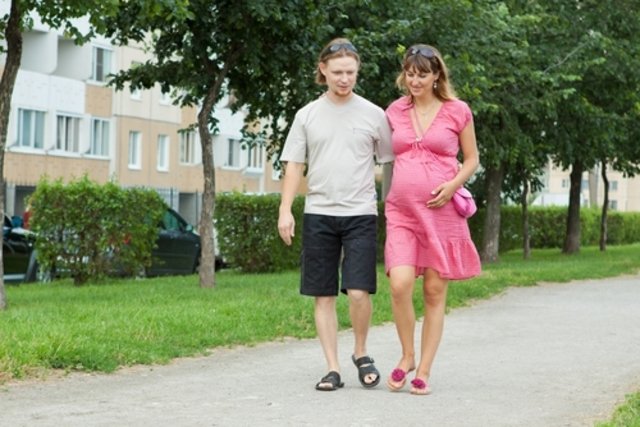 O que fazer para diminuir o inchaço das pernas na gravidez - Tua Saúde