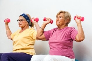 Imagen ilustrativa del artículo 12 ejercicios para adultos mayores 