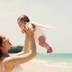 Com quantos meses o bebê pode ir à praia? (e alguns cuidados importantes)