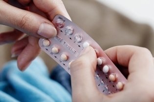 ¿Qué puede cortar el efecto de las pastillas anticonceptivas?