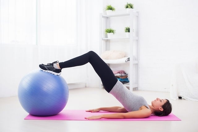 Exercícios de Kegel com bola de ginástica