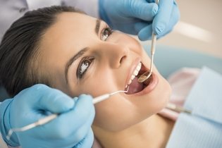 Imagem ilustrativa do artigo 4 tratamentos para a periodontite (e quando são indicados)