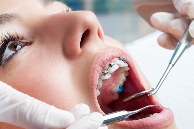 O que pode ser ferida na língua, boca e garganta