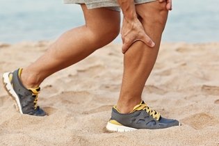 Dor na panturrilha (batata da perna): 8 causas e o que fazer
