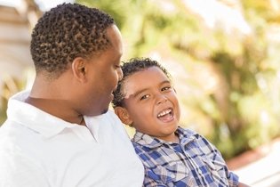 Imagem ilustrativa do artigo 8 formas de ajudar seu filho a vencer a timidez