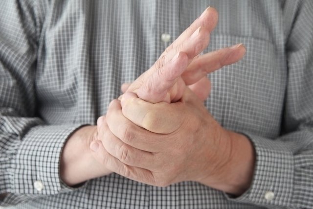 Fanático Desalentar instalaciones Dedos de las manos dormidos: 14 causas y qué hacer