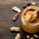 6 benefícios da pasta de amendoim e como fazer em casa