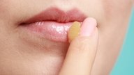 O que fazer para tratar lábios rachados e ressecados