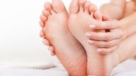 Dor nos pés: 10 principais causas (e o que fazer)