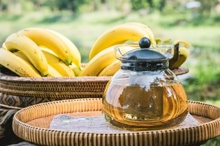 Imagem ilustrativa do artigo Chá de banana: 8 beneficios (e como fazer)