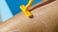Cómo depilarse la zona íntima (con cera, afeitadora y crema)