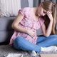 É normal sentir contrações na gravidez? (e como aliviar)