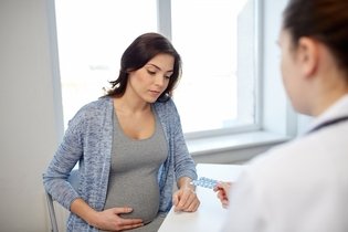 HPV na gravidez: sintomas, possíveis riscos para o bebê e tratamento