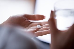 Imagem ilustrativa do artigo Posso tomar ibuprofeno de quantas em quantas horas?
