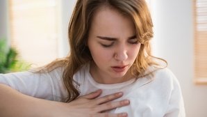 Right Side Chest Pain: 7 Causes & How to Relieve