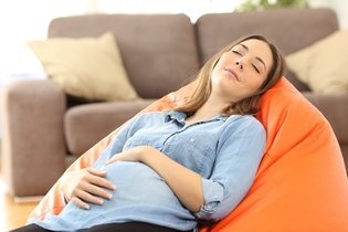 Imagem ilustrativa do artigo Sono na gravidez: é normal? quando aparece (causas e o que fazer)