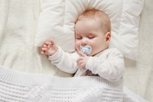 Imagem ilustrativa do artigo É normal o bebê dormir por muito tempo?