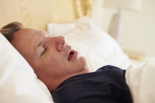 Apneia do sono: o que é, sintomas, causas e tratamento