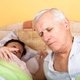 Como combater a insônia no idoso para dormir melhor