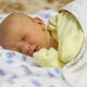 Hiperbilirrubinemia neonatal: o que é, causas e como tratar