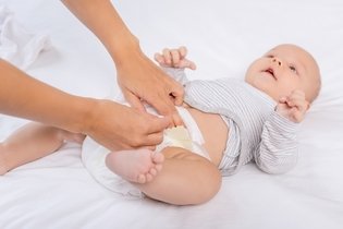 Imagen ilustrativa del artículo Cómo cambiar el pañal a un bebé (paso a paso)