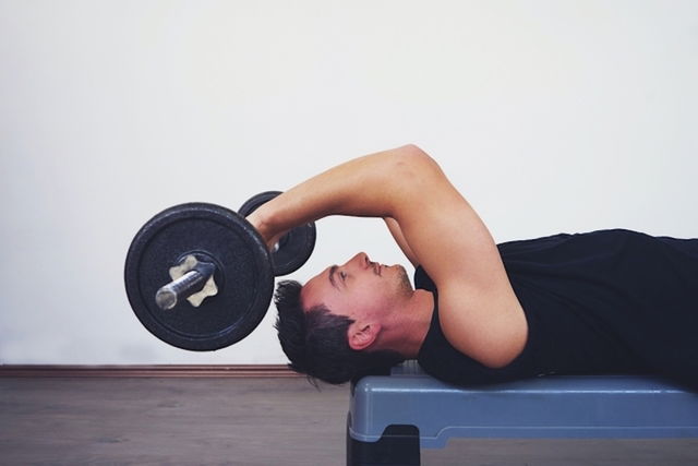 Efeito do alongamento de cadeia posterior em praticantes de musculação