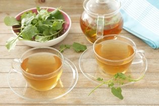 Imagem ilustrativa do artigo Chá e xarope de agrião para tosse (e como preparar)