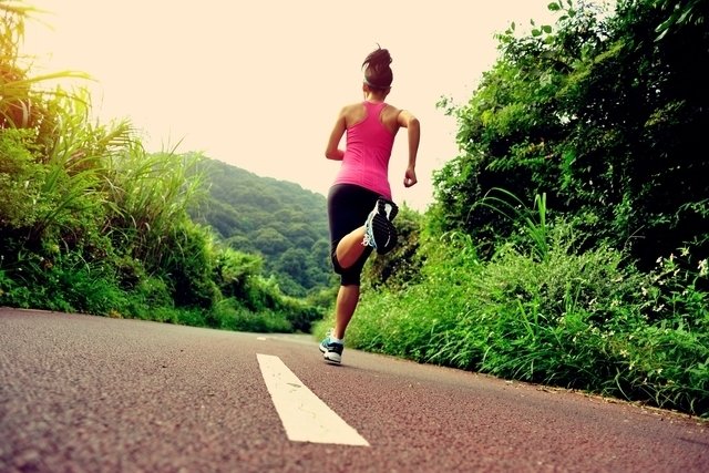 Uma corrida curta e intensa é melhor para a saúde do que uma corrida longa  - UOL VivaBem