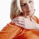 Dor no braço esquerdo: 11 principais causas (e o que fazer)