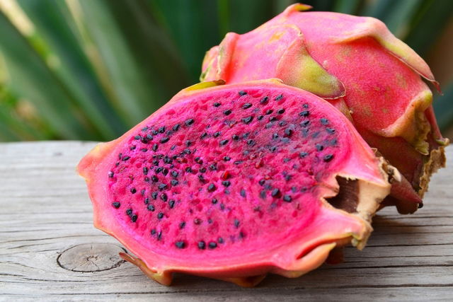 How to Eat Dragon Fruit Like a Pro