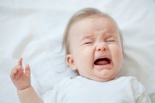 Choro do bebê: o que pode ser e o que fazer
