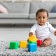 5 brincadeiras para estimular o bebê a sentar sozinho