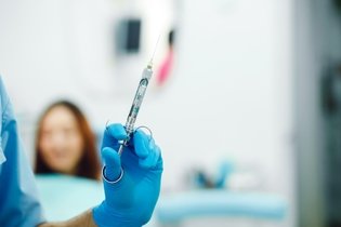 Imagen ilustrativa del artículo Anestesia dental: qué hacer para que pase más rápido y efectos