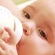 Cuándo el bebé puede tomar leche de vaca y qué problemas puede ocasionar 