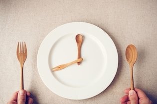 Intermittent Fasting: How to Start, Types, 8 Health Benefits & More