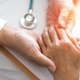 Doença de Parkinson: o que é, sintomas, causas e tratamento