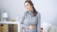 Dolor en la boca del estómago: 9 causas y qué hacer