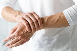 Illustrative image of the article Rheumatoid Arthritis (RA): Symptoms, Causes & Treatment