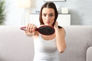 Imagem ilustrativa do artigo 5 dicas para combater a queda de cabelo no pós-parto