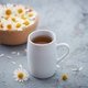 Chá de camomila: 9 benefícios e como fazer