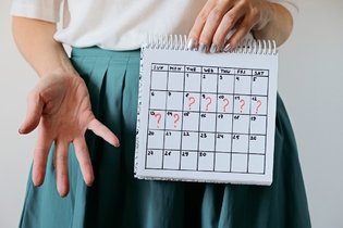 Imagem ilustrativa do artigo É normal a menstruação atrasar 1 mês?