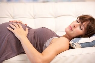 Imagem ilustrativa do artigo Fezes escuras na gravidez é normal?