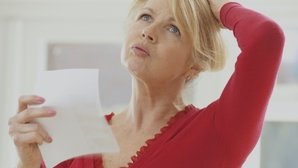 Menopause Symptoms: 12 Signs to Monitor & Treatment