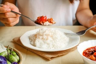 Imagen ilustrativa del artículo ¿El arroz engorda? Beneficios (y otras dudas comunes)